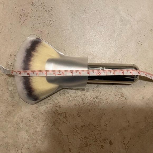it cosmetics fan brush - Picture 4 of 7